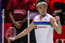 Kesakitan, Kento Momota...