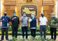 Gubernur Khofifah Umumkan...