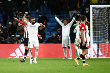 Kalahkan Bilbao Cuma...
