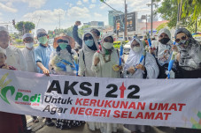 Bagikan Bunga Putih,...