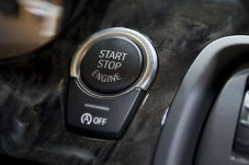 Mobil Tak Bisa Distarter...
