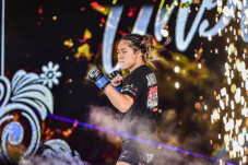 Angela Lee Siap Lawan...