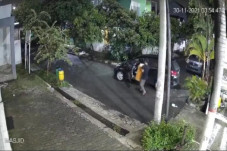 Viral 2 Pelajar Gasak...