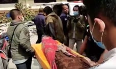 Melawan dan Rampas Senjata...