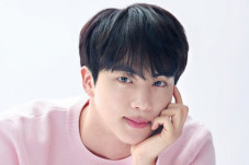 Jin BTS Dapat Kejutan...
