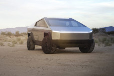 Elon Musk Bikin Tesla...