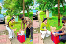 Bagikan Sembako hingga...