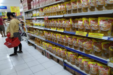 Sebentar Lagi Nataru,...