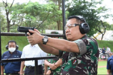 Kunjungi PT Pindad,...