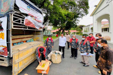 Bawa 3 Ton Jeruk untuk...