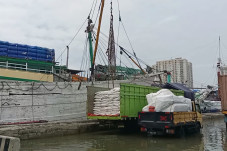 Banjir Rob, Pengusaha...