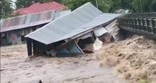 Ngeri! 2 Rumah Hancur...
