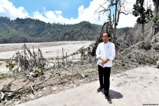 Di Lokasi Terdampak...