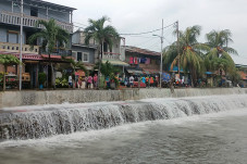 Diterjang Banjir Rob,...