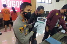 Teror Korban, 2 Karyawan...
