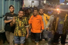 Partai Golkar Bantu...