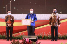 Bupati Wajo Terima Penghargaan...
