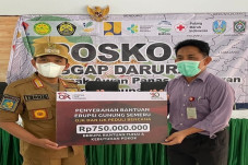 OJK dan IJK Serahkan...