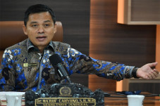 Polemik Fadel vs Sri...