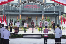 Resmikan Bandara Tebelian,...