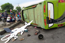 Minibus Angkut Karyawan...