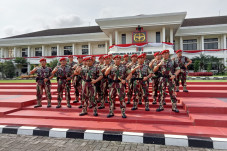Resmi Jabat Danjen,...