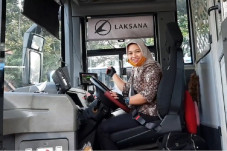 6 Wanita Cantik Sopir...