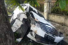 Diduga Sopir Mengantuk,...