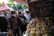 Anies Sambangi Festival...