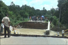 Dihantam Banjir Bandang,...