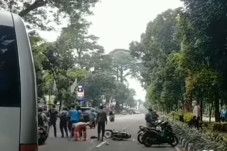 Ditabrak Motor, Nenek...