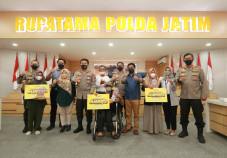 Lomba Orasi Piala Kapolri,...