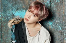 Gaya Busana J-Hope BTS...