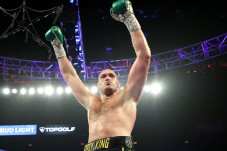 Tyson Fury Bentrok Dillian...