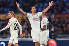 Klaim Terbaik, Zlatan...