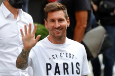 Lionel Messi Alami Flu...