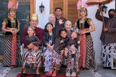4 Artis yang Hidup di...