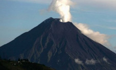 Gunung Awu Naik Status...
