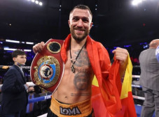 Vasiliy Lomachenko Robohkan...