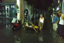 Diguyur Hujan Lebat,...