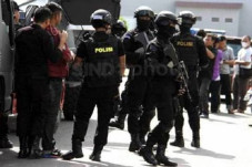 Densus 88 Tangkap 1...
