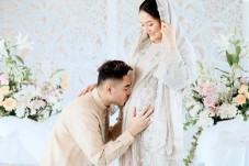 Siti Badriah Hamil 6...