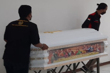 Pihak Keluarga Pindahkan...