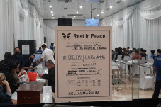 Jenazah Laura Anna Akan...