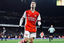 Bantu Arsenal Raup Poin...