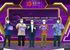 Trijaya FM Raih Penghargaan...