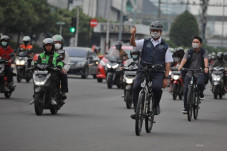 Anies Bersepeda Cek...