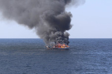 Angkatan Laut AS Selamatkan...