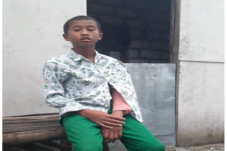 Nestapa Bocah 12 Tahun,...