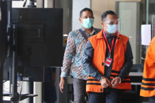 KPK Jebloskan Ainul...